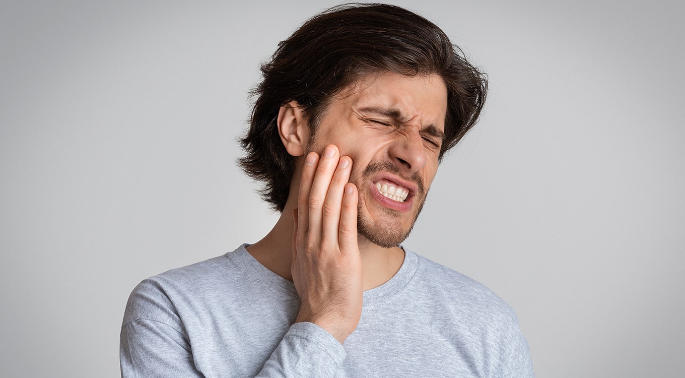 Man experiencing tooth pain near Spokane, WA